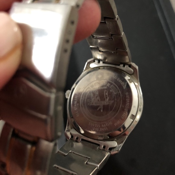Men’s wenger Swiss quartz watch w/dual tone band - Picture 3 of 8